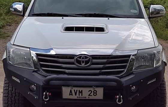 Selling White Toyota Hilux 2014 in Baliuag-2