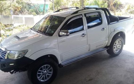 Selling White Toyota Hilux 2014 in Baliuag-3