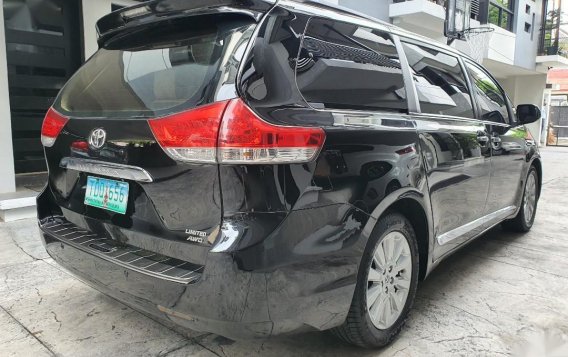 Selling Black Toyota Sienna 2012 in Quezon City-6