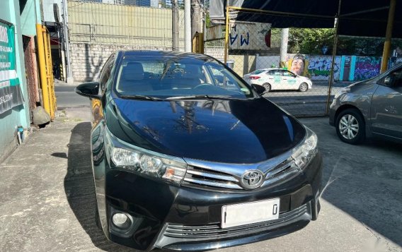 Selling Black Toyota Corolla altis 2016 in Makati-1