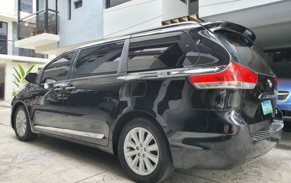 Selling Black Toyota Sienna 2012 in Quezon City-8