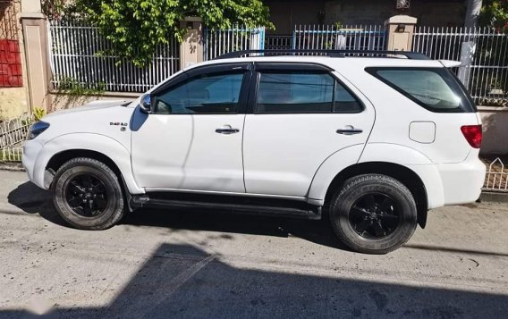 White Toyota Fortuner 2008 for sale in Manila-1