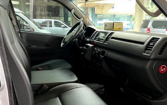 Selling Silver Toyota Hiace 2016 in Muntinlupa-9