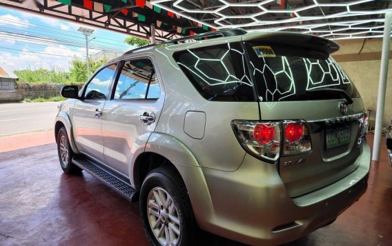 Selling Silver Toyota Fortuner 2013 in Quezon City-2