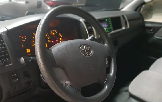 Selling White Toyota Grandia 2018 in Quezon City-4