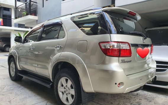 Selling Silver Toyota Fortuner 2012 in Quezon City-2