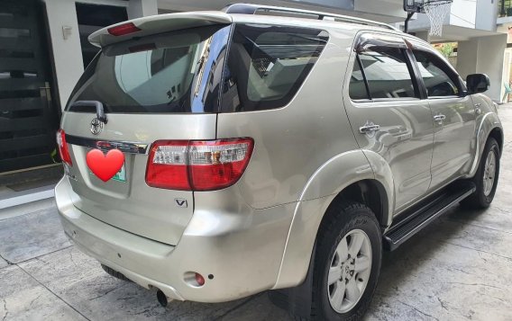 Selling Silver Toyota Fortuner 2012 in Quezon City-4