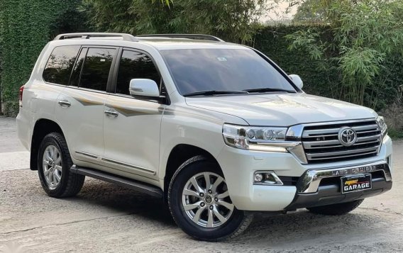 White Toyota Land Cruiser 2019 for sale in Automatic-4