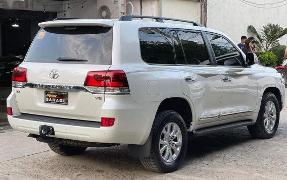 White Toyota Land Cruiser 2019 for sale in Automatic-7