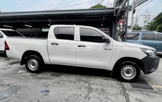 2022 Toyota Hilux in Las Piñas, Metro Manila-8