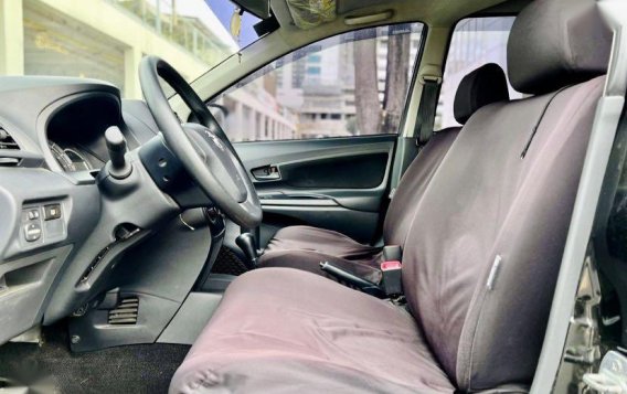 Selling Purple Toyota Avanza 2017 in Makati-8