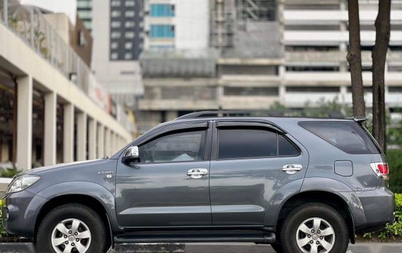 Purple Toyota Fortuner 2006 for sale in Makati-4