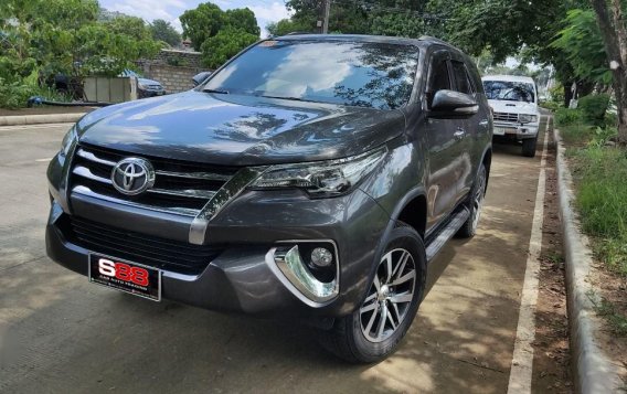 Silver Toyota Fortuner 2018 for sale in Quezon City-1