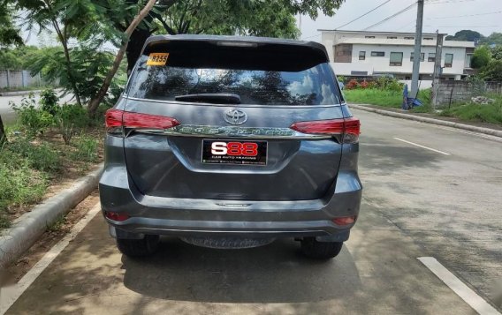 Silver Toyota Fortuner 2018 for sale in Quezon City-2