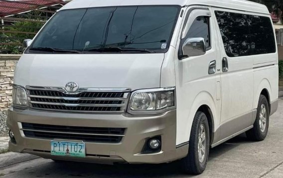 Purple Toyota Hiace Super Grandia 2011 for sale in Automatic