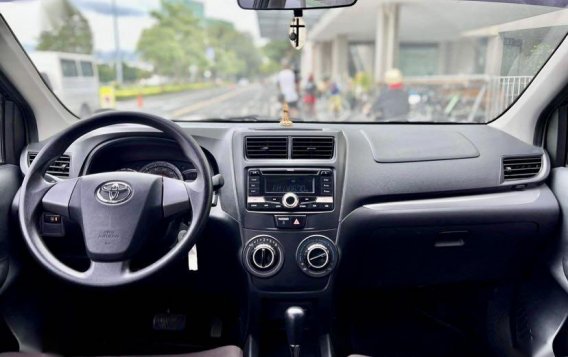 Selling Purple Toyota Avanza 2017 in Makati-5