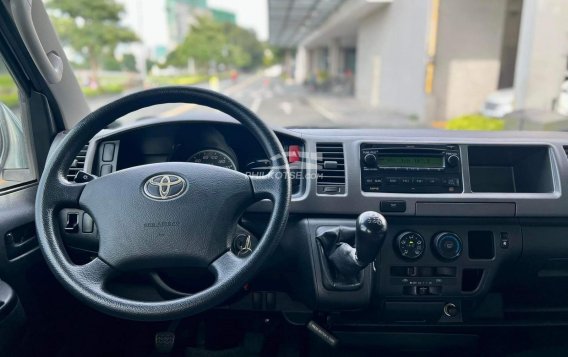 2010 Toyota Hiace in Makati, Metro Manila-15