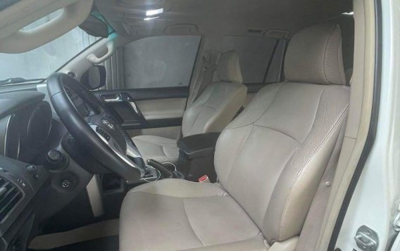 Pearl White Toyota Land Cruiser 2011 for sale in Automatic-9