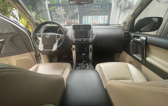 Pearl White Toyota Land Cruiser 2011 for sale in Automatic-8