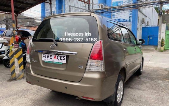 Purple Toyota Innova 2011 for sale in Mandaue-7