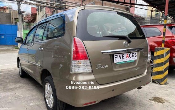 Purple Toyota Innova 2011 for sale in Mandaue-6