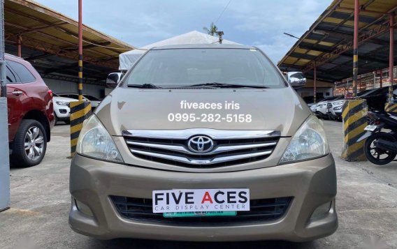 Purple Toyota Innova 2011 for sale in Mandaue-1