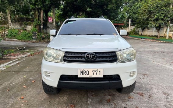 Selling Pearl White Toyota Fortuner 2010 in Quezon City-2