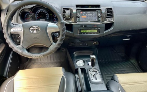 Purple Toyota Fortuner 2015 for sale in Automatic-3