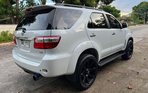 Selling Pearl White Toyota Fortuner 2010 in Quezon City-4