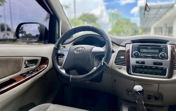 Selling Purple Toyota Innova 2015 in Makati-5