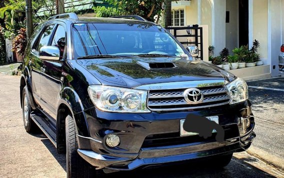 Purple Toyota Fortuner 2011 for sale in Pasig-3
