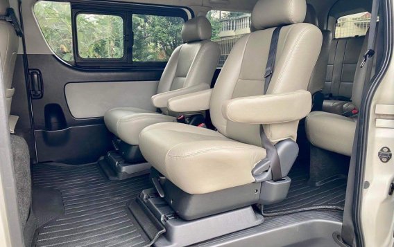 Selling Pearl White Toyota Hiace Super Grandia 2015 in Las Piñas-4