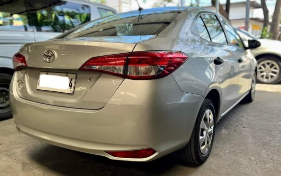 Selling Silver Toyota Vios 2019 in Quezon City-4