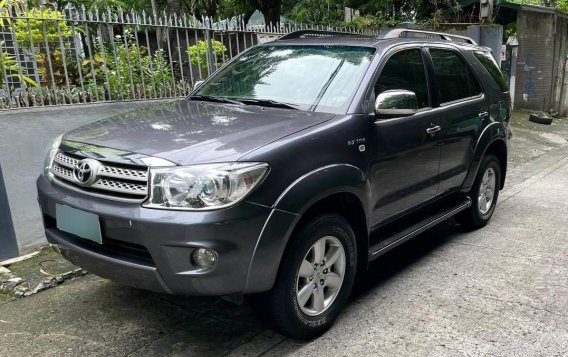 Purple Toyota Fortuner 2010 for sale in Automatic-1