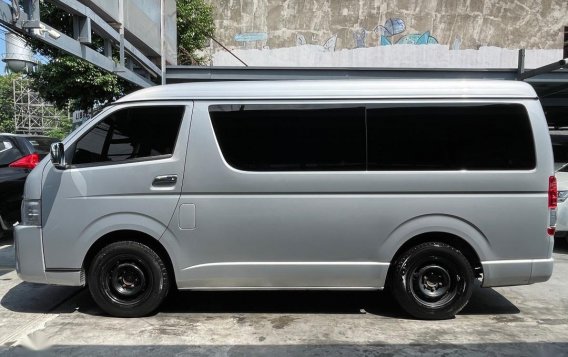 Purple Toyota Hiace 2017 for sale in Automatic-3