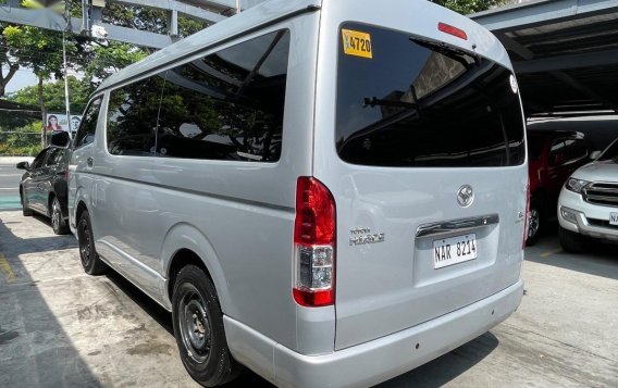 Purple Toyota Hiace 2017 for sale in Automatic-4