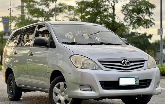 2011 Toyota Innova  2.0 J Gas MT in Makati, Metro Manila-1