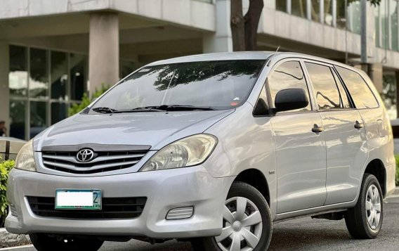 2011 Toyota Innova  2.0 J Gas MT in Makati, Metro Manila-2