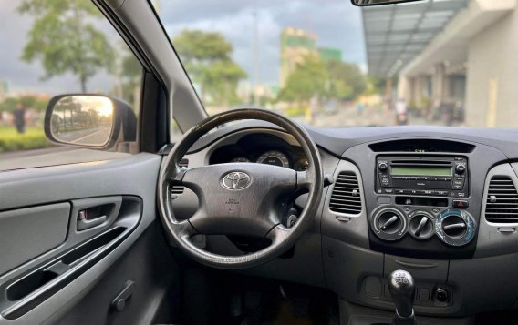 2011 Toyota Innova  2.0 J Gas MT in Makati, Metro Manila-13