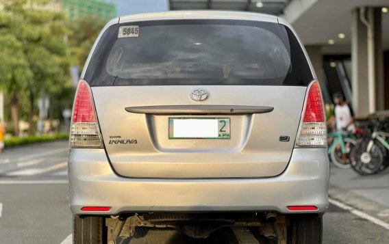 2011 Toyota Innova  2.0 J Gas MT in Makati, Metro Manila-6