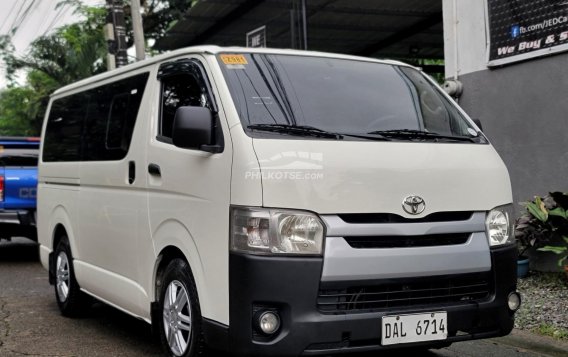 2019 Toyota Hiace  Commuter 3.0 M/T in Caloocan, Metro Manila-9