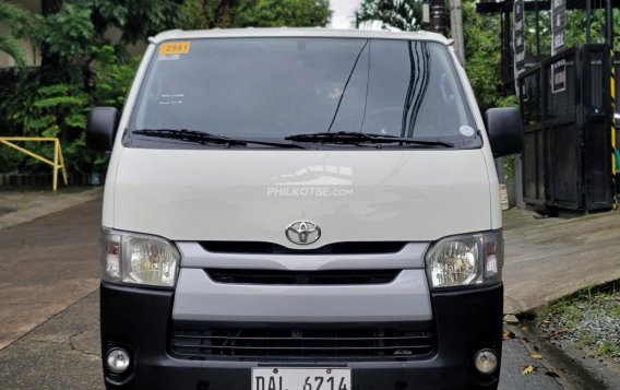 2019 Toyota Hiace  Commuter 3.0 M/T in Caloocan, Metro Manila-8