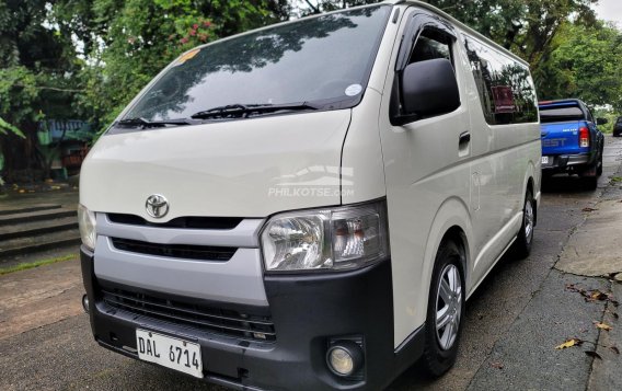 2019 Toyota Hiace  Commuter 3.0 M/T in Caloocan, Metro Manila-6
