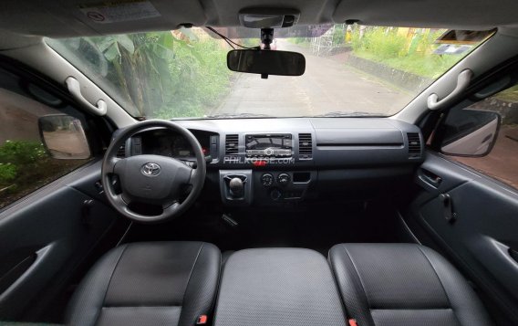 2019 Toyota Hiace  Commuter 3.0 M/T in Caloocan, Metro Manila-3