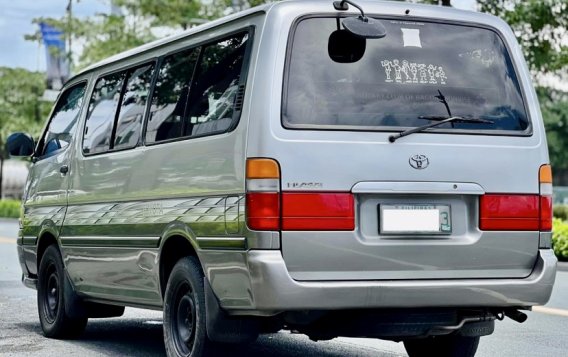 2002 Toyota Hiace Super Grandia in Makati, Metro Manila-2