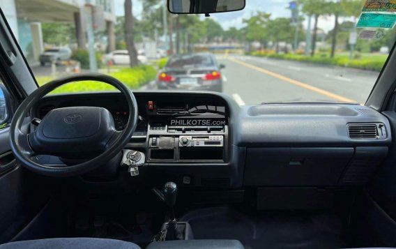 2002 Toyota Hiace Super Grandia in Makati, Metro Manila-14