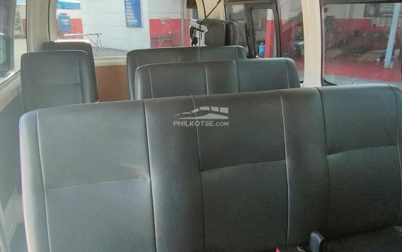 2017 Toyota Hiace  Commuter 3.0 M/T in Quezon City, Metro Manila-4