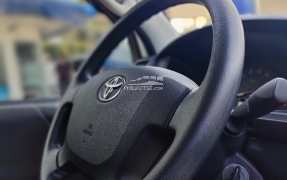 2017 Toyota Hiace  Commuter 3.0 M/T in Quezon City, Metro Manila-2