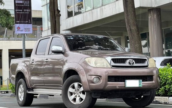 2011 Toyota Hilux in Makati, Metro Manila-2