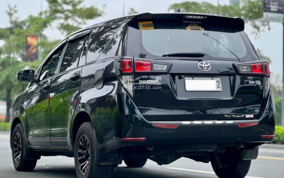 2017 Toyota Innova  2.8 E Diesel MT in Makati, Metro Manila-8